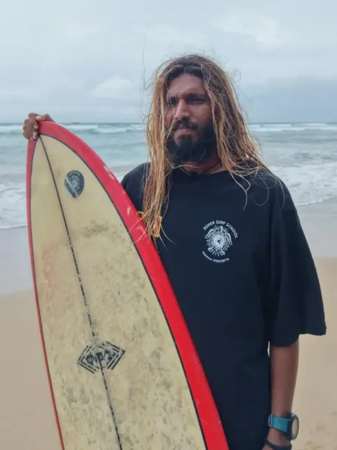 Sasi, Surf instructor